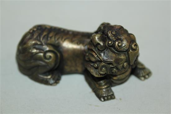 A Chinese bronze lion-dog scroll weight, 19th century, 7cm